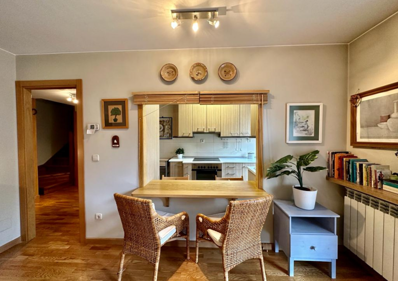 Apartamento con mesa de comedor Gaudioso