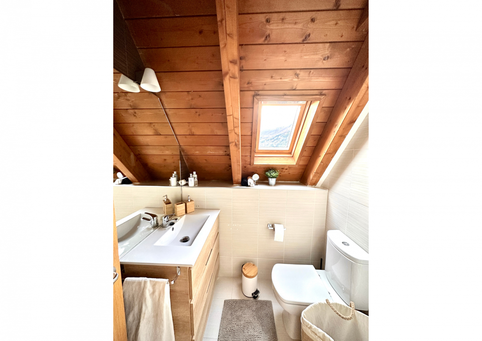 Baño abuhardillado