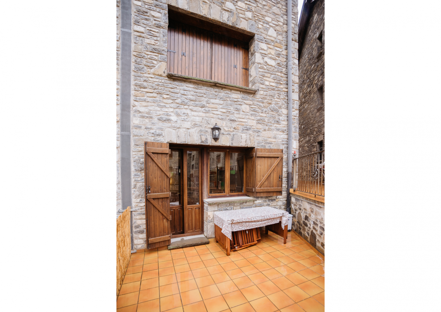 Terraza confort en Casa Carlina alojamiento Escarrilla
