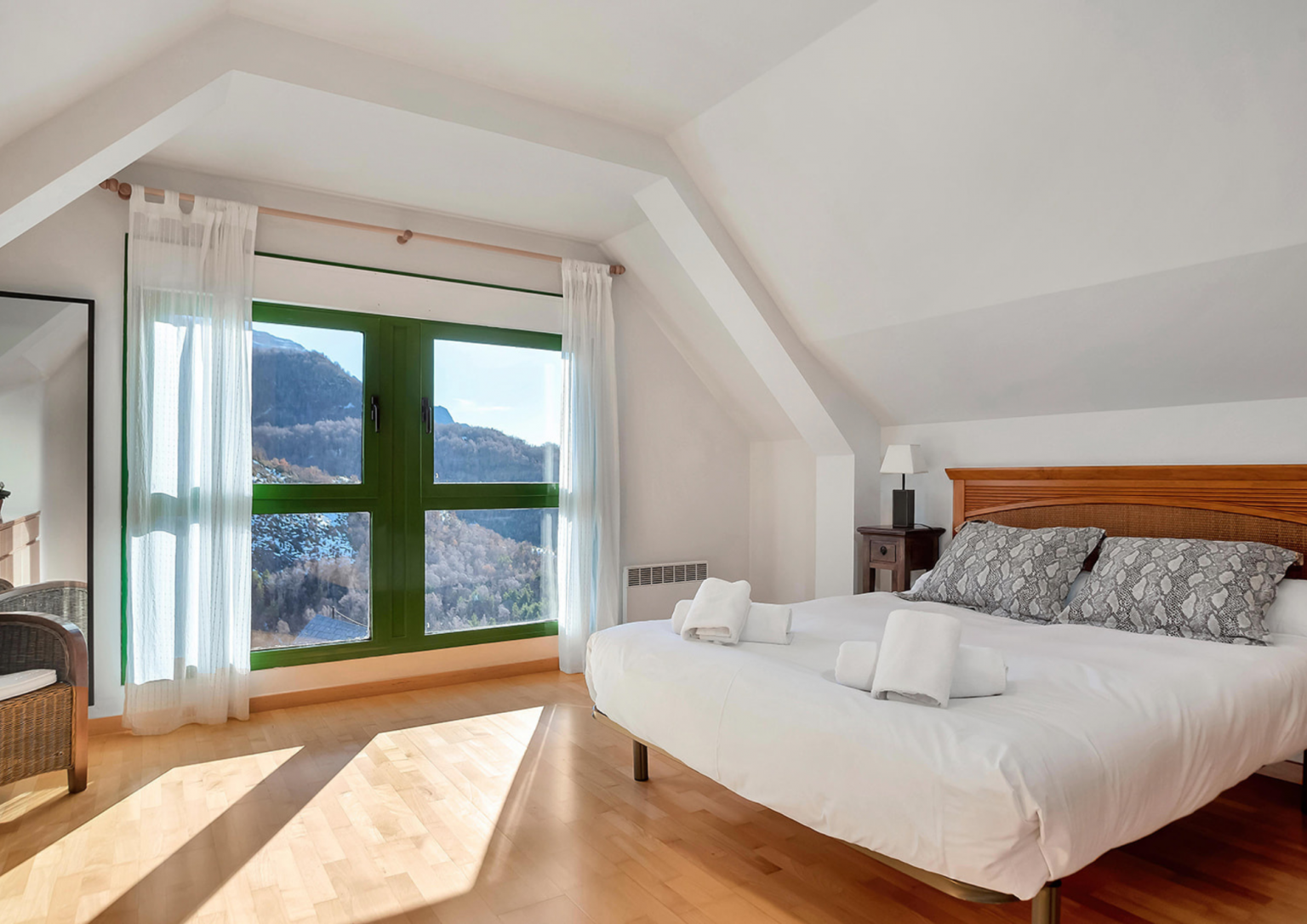 habitación con vistas a la montaña Argualas