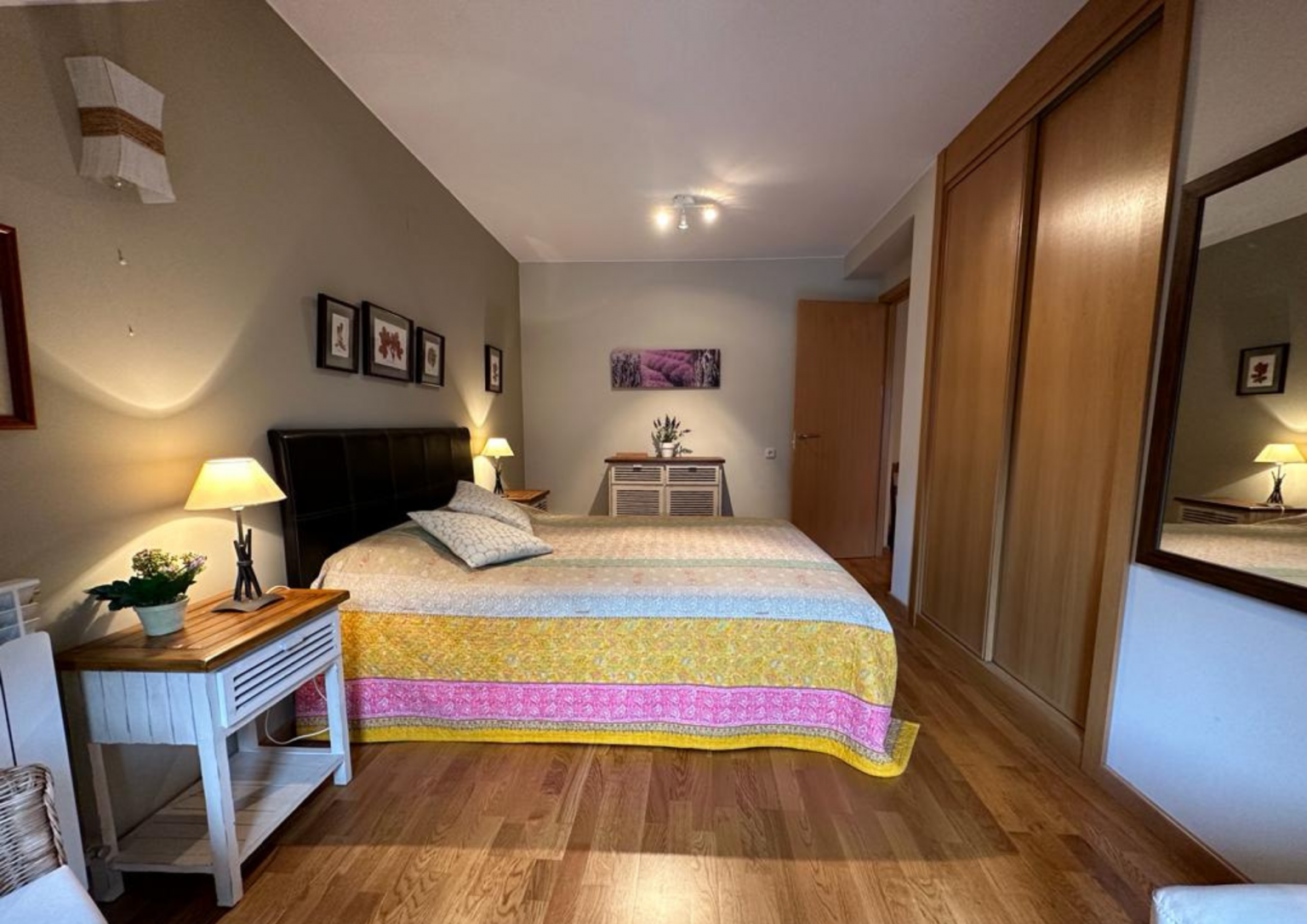 Habitación equiparada con armarios