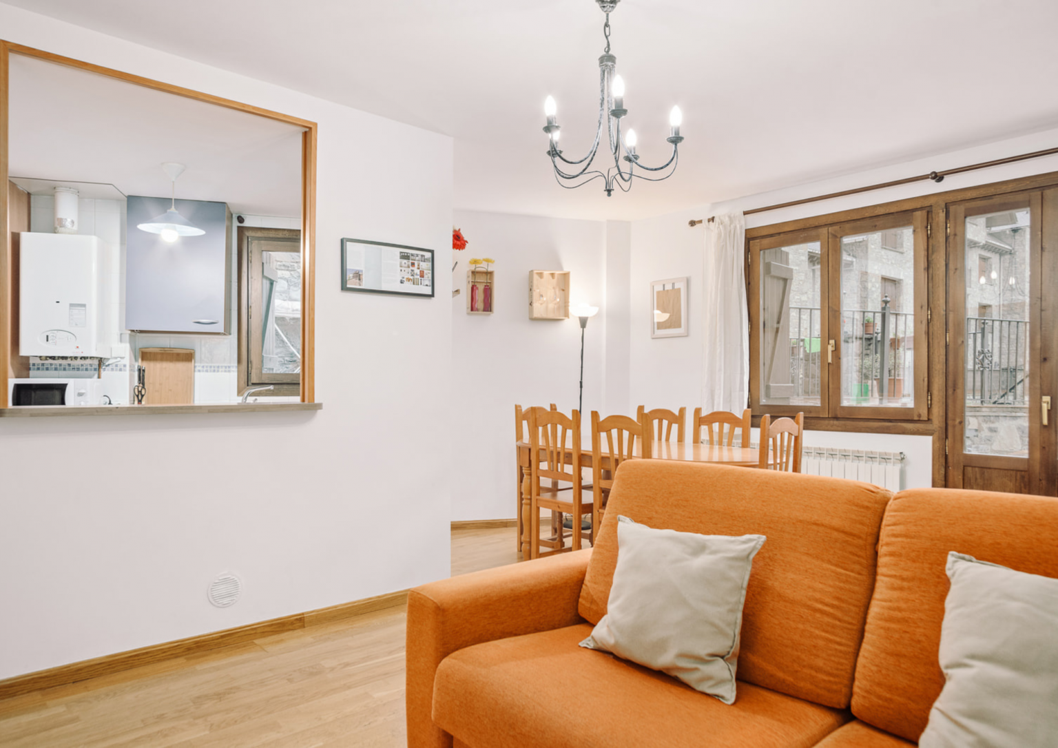 Comedor cocina alojamiento Escarrilla