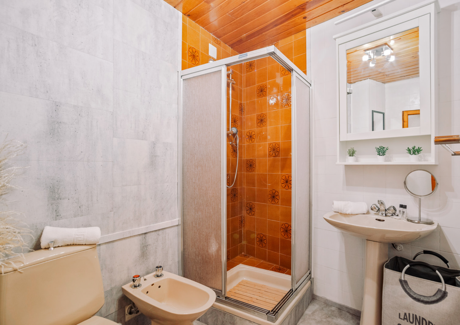 Baño alojamiento Arix