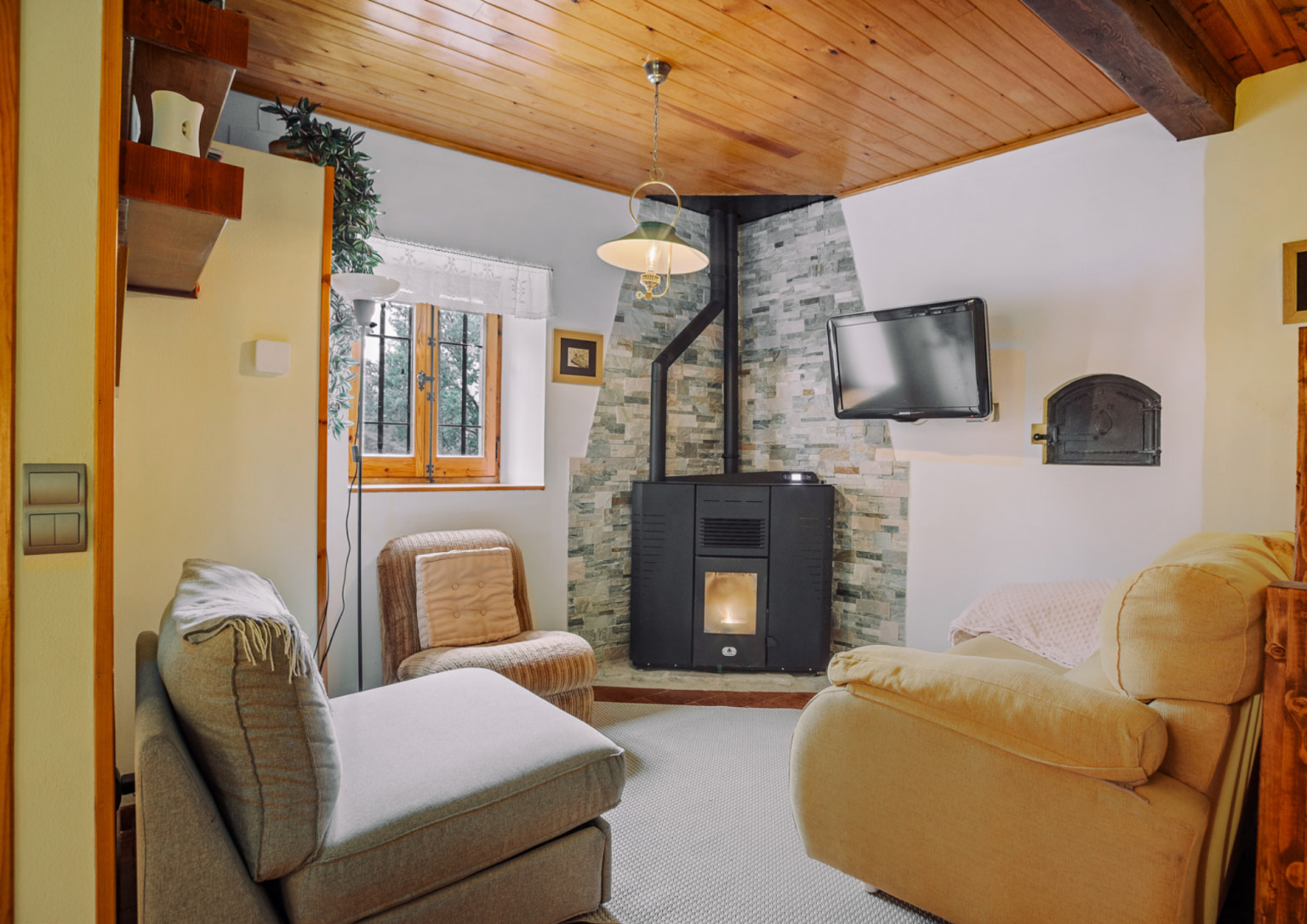 Chimenea en alojamiento Arix para alquilar