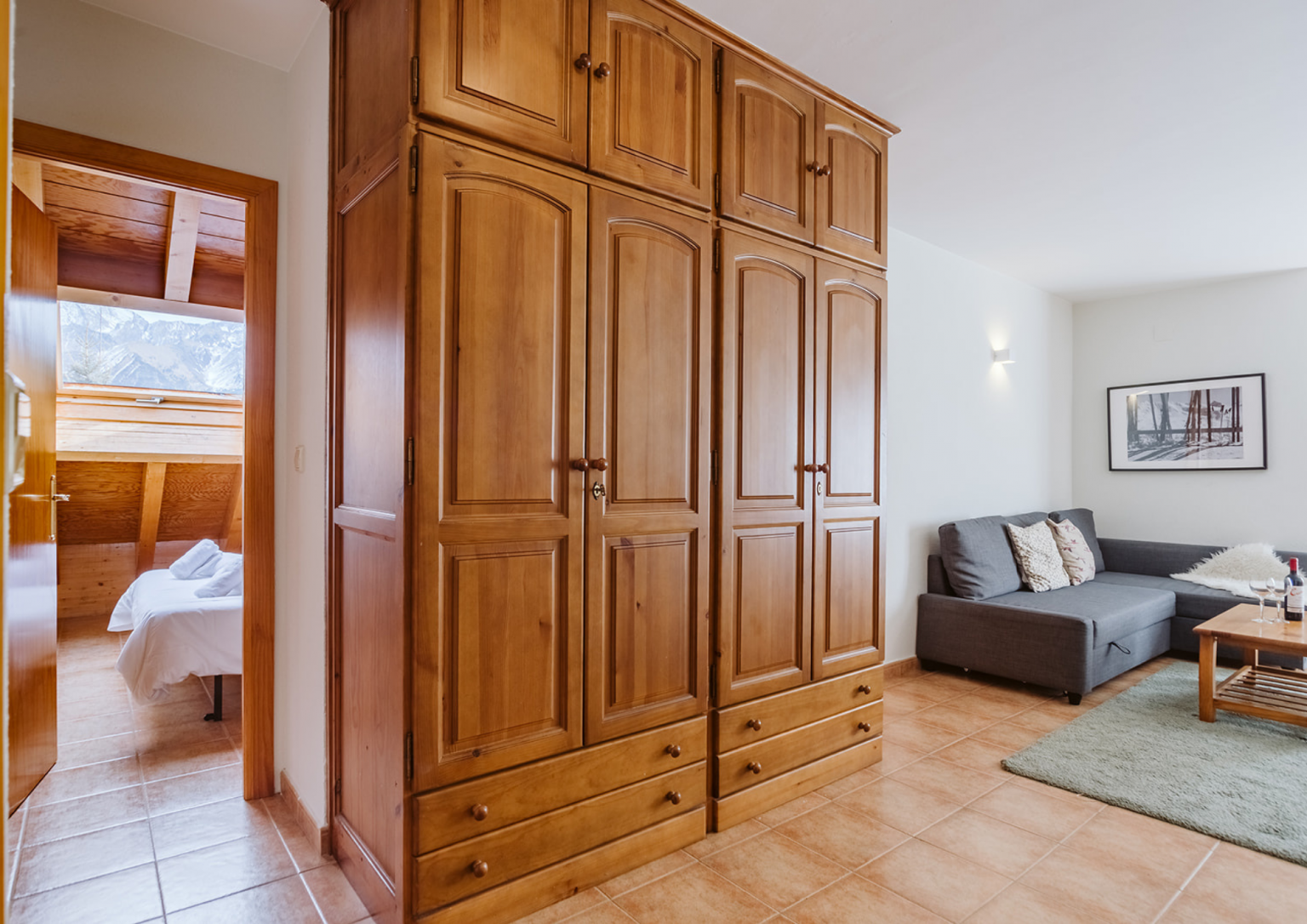 vista habitación y salón