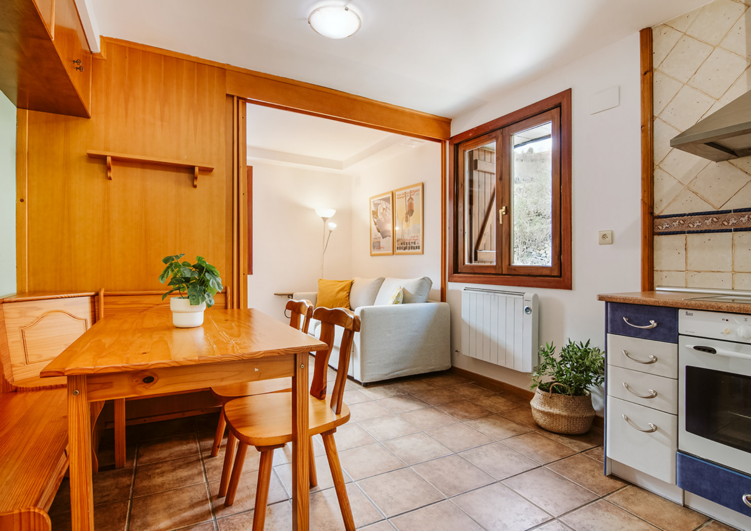 Comedor con cocina Casa Cantal