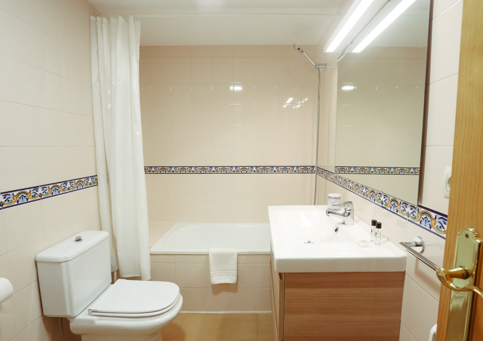 Baño principal amplio casa Espadilla en Sallent de Gállego