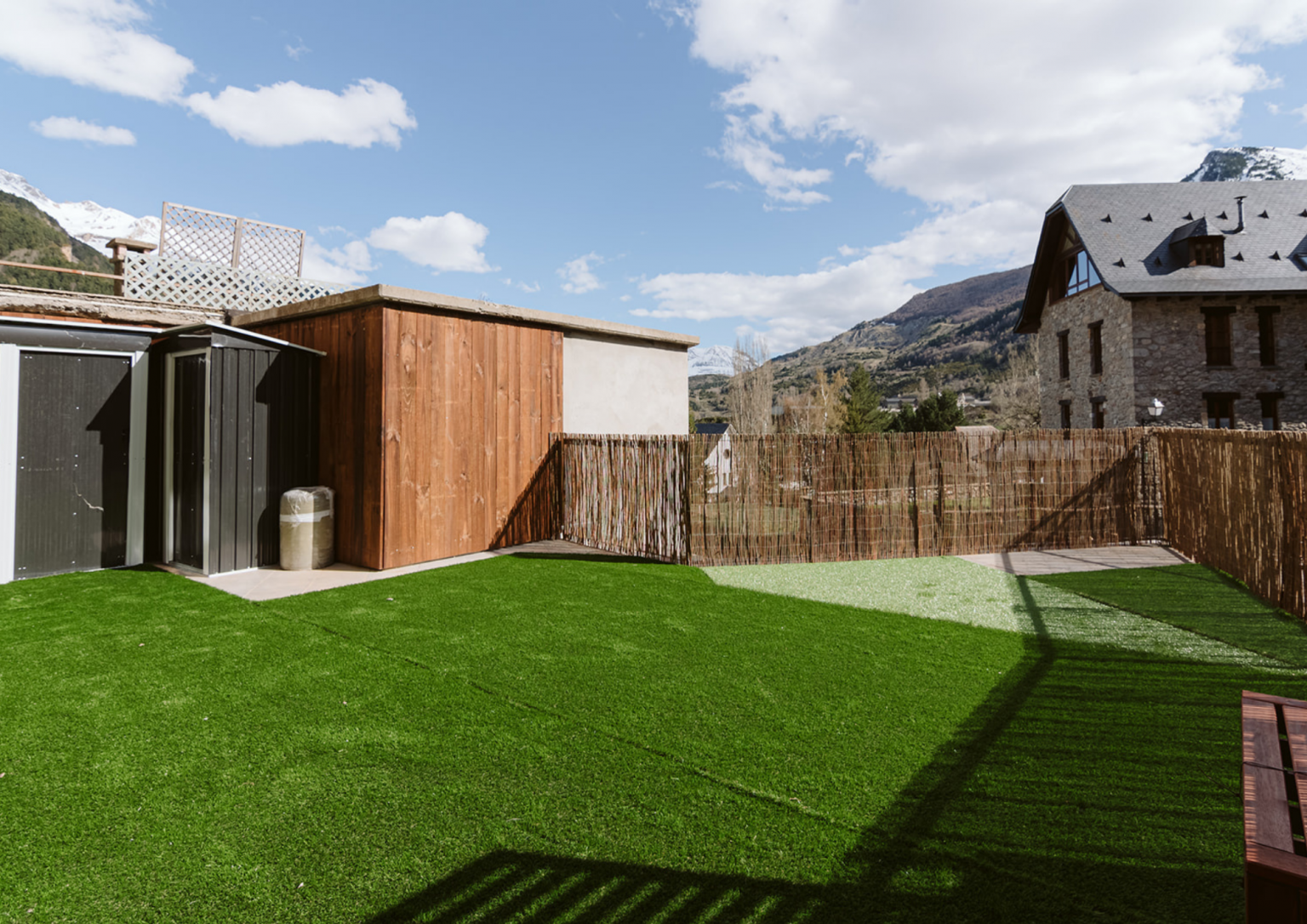 Jardín Casa Rosana Sallent de Gállego Pirineo Aragones