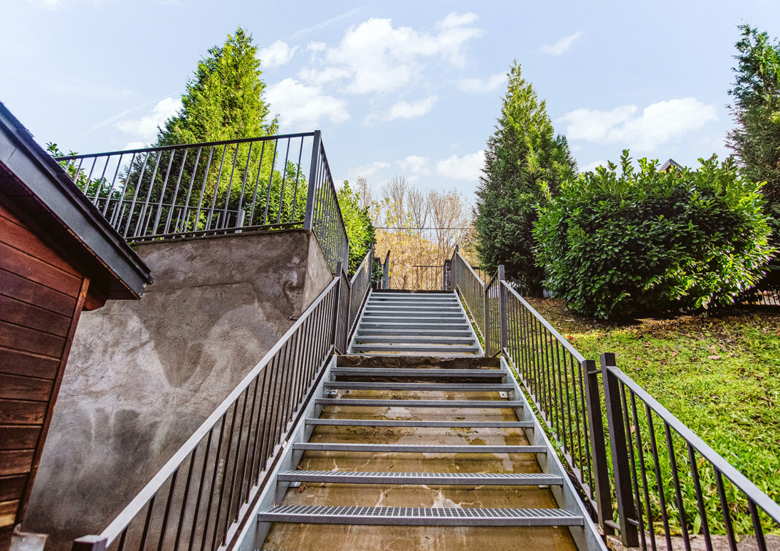 escaleras exteriores de la casa Edelweiss